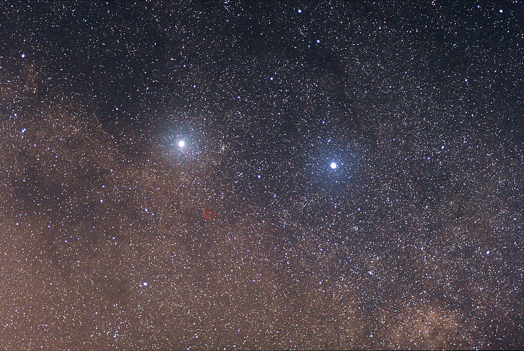 The two bright stars are Alpha Centauri (left) and Beta Centauri (right). The faint red star in the centre of the red circle is Proxima Centauri.